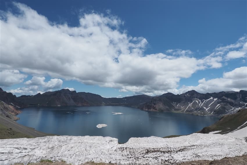 東北全覽│東北長白山+鏡泊湖.中韓邊境風光9日|五星飯店.商務三排座椅巴士